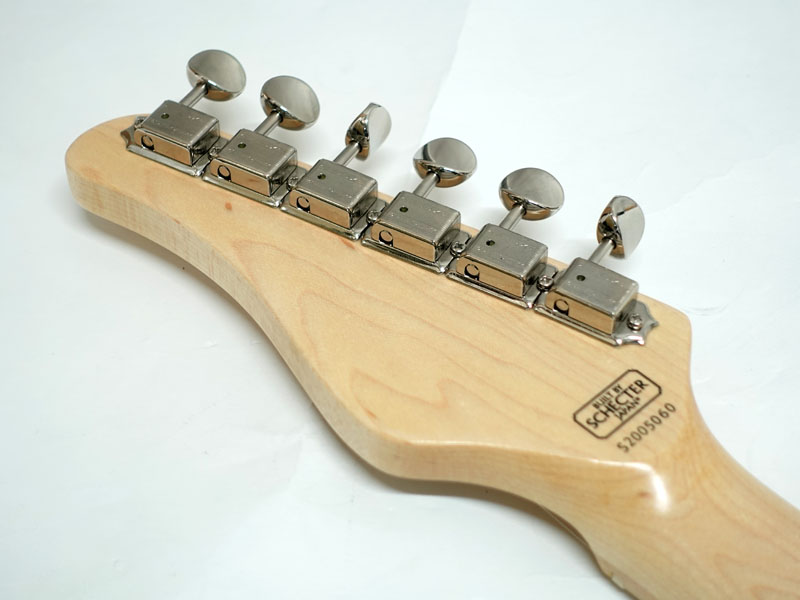 SCHECTER SCHECTER　USA　１９８２年頃の生産　ビンテージギター　ST-195　PUはEMGに交換。ブリッジ新品に交換で完璧　本体のみ