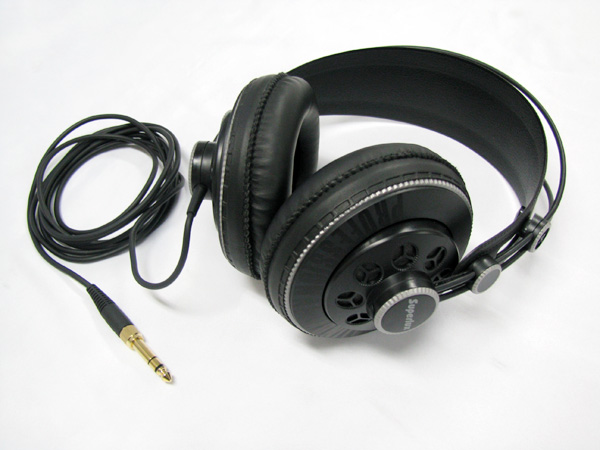 Superlux スーパーラックス HD681B ( セミオープンタイプ )  パワフルな低音が特徴なヘッドフォン